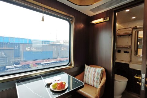 How to book tickets for the New Oriental Express Snow Lotus train, price per person, and booking process