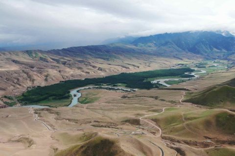 Tashkurgan Panlong Ancient Road Carpool Test, 6 Seater Car, Free Stops at Scenic Curves