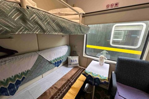 Kunlun Hao Xinjiang Tourist Train Price & Booking Guide for Seniors