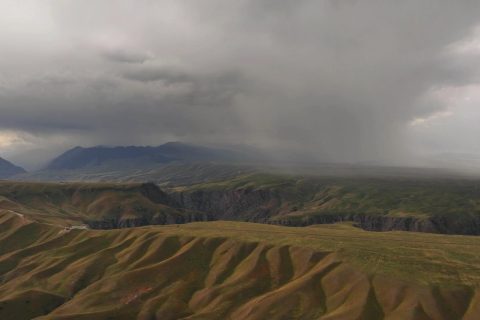 How much does it cost to hire a car for travel in Xinjiang  Choose a licensed travel agency and sign a contract to avoid low price traps