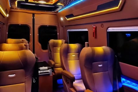 Official operating vehicle Xinjiang charter car fee details customer service phone online booking